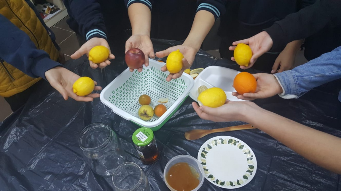 Mavi Yeşil Okullar Projesi Kapsamında Öğrencilerimizle Limon Sirkesi Yaptık.